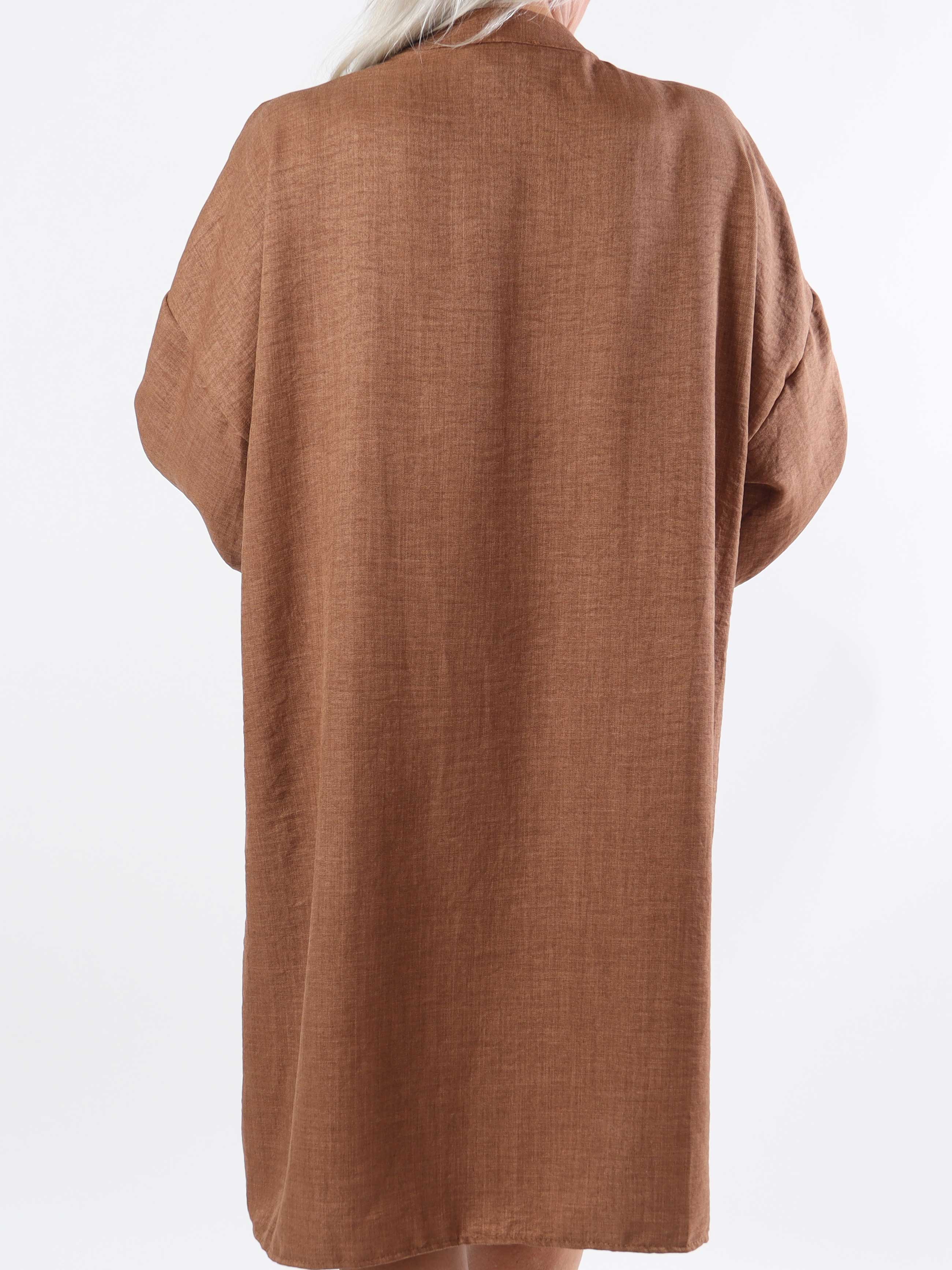 Cassia Plain - Plus size tunikakjole med flæser ved brystet